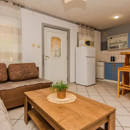 Lovely In Mala Slatina *