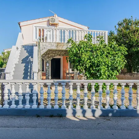 Lovely In Mala Slatina * 비르